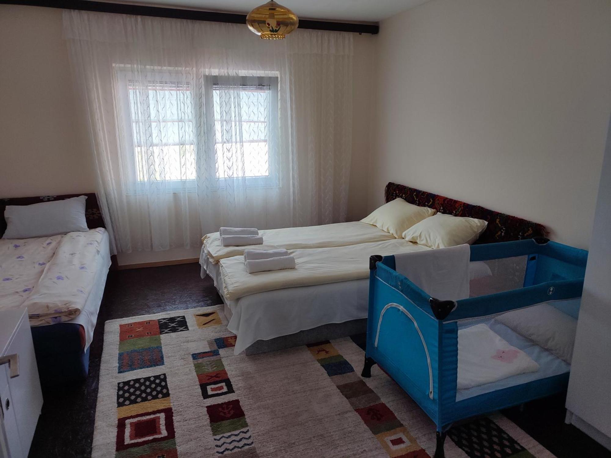 Cemerno Cottage Gacko ภายนอก รูปภาพ